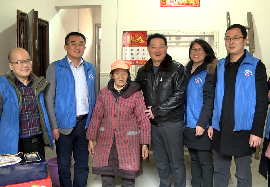 楊文龍董事長赴定點幫扶村走訪慰問困難群眾