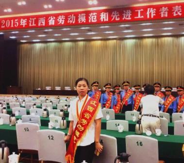 1443598930958092362.jpg 何麗君受表彰.jpg